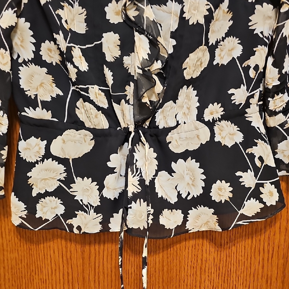 Chic Floral Ruffle Blouse in Black and Cream - Picture 3 of 5